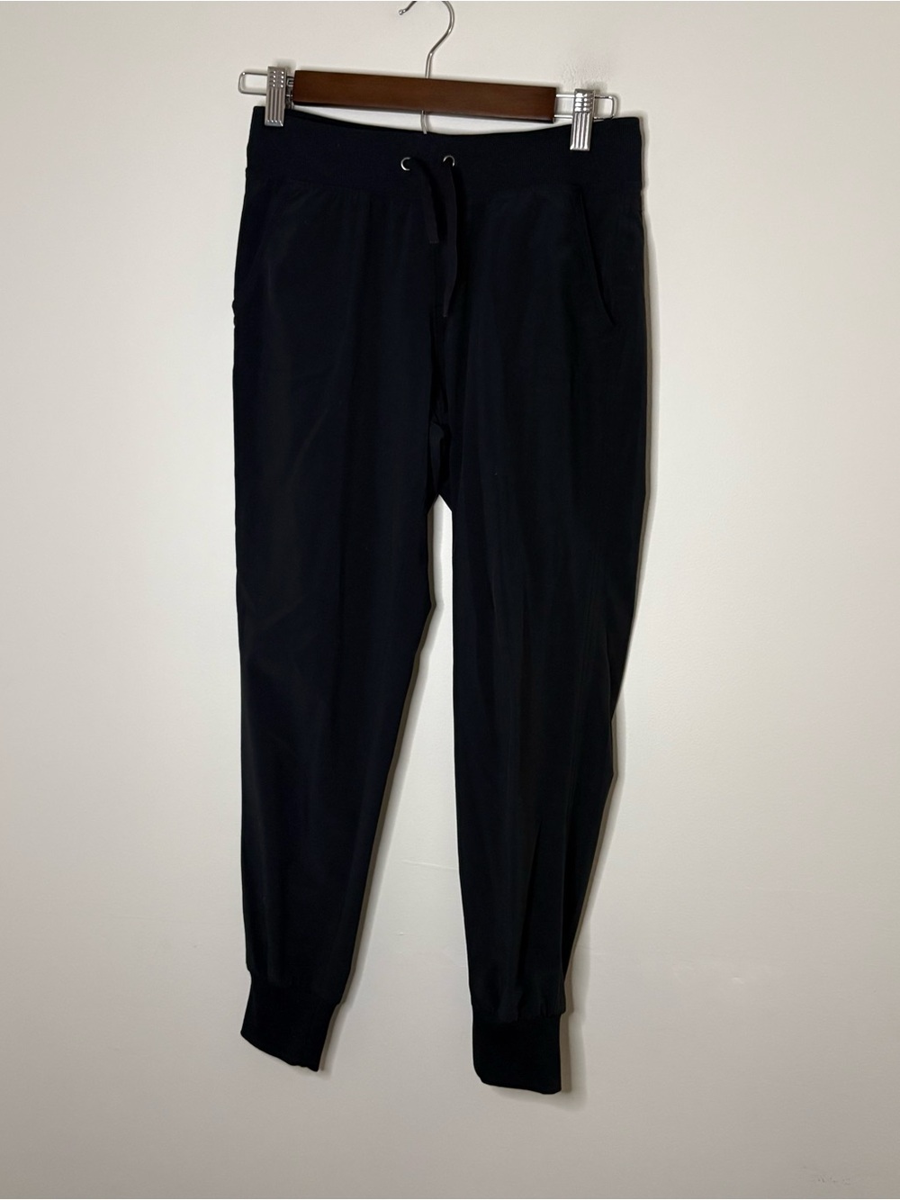 Athleta Size 0 Black Jogger Pants EUC Sporty Casual Activewear School Yoga